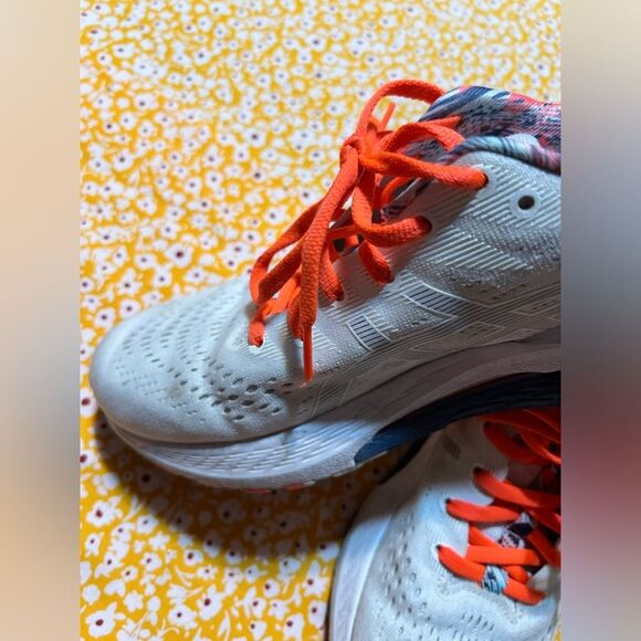 ASICS running shoes, fun colors, great support in shoes, gently worn, size 10 - Picture 4 of 10